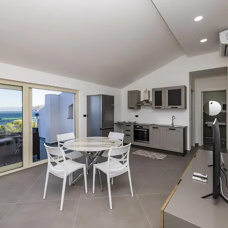 Seaview Apartment Patti